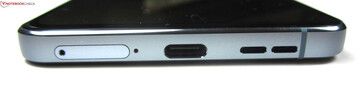 Dół: Gniazdo SIM, mikrofon, USB-C 2.0, głośniki