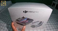 DJI Mini 4 Pro został już rozpakowany. (Źródło zdjęcia: Igor Bogdanov)