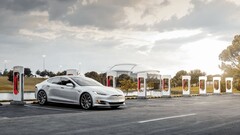 Niektóre z największych stacji Supercharger otrzymają fundusze publiczne (zdjęcie: Tesla)