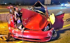 Tesla Model 3 została całkowicie zniszczona w podwójnym wypadku. (Źródło zdjęcia: @OPP_HSD)