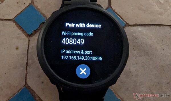 Ekran bezprzewodowego parowania ADB na Samsungu Galaxy Watch 4 (Źródło: Notebookcheck)