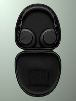 Słuchawki można złożyć na płasko w dołączonym sztywnym etui (źródło obrazu: Shure)