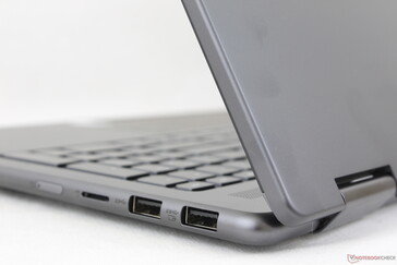 Krawędzie i narożniki są znacznie bardziej zaokrąglone, co kontrastuje z ostrymi wzorami w większości innych laptopów