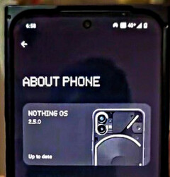 Telefon Nothing Phone (2a) w szczelnym etui. (Źródło zdjęcia: @yogeshbrar)