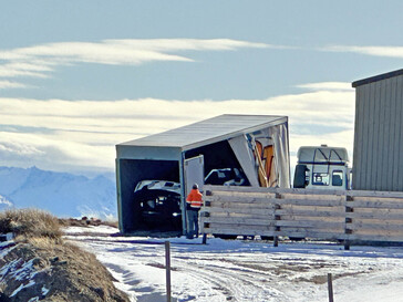 Zdjęcia Cybertrucka zostały wykonane na poligonie Southern Hemisphere Proving Grounds, gdzie elektryczny pickup przechodzi zimowe testy. (Źródło zdjęcia: Cybertruck Owners Club)