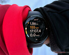 Pixel Watch 2 jest jednym z niewielu smartwatchy z waniliowym systemem Wear OS 4 po wyjęciu z pudełka. (Źródło obrazu: Notebookcheck)