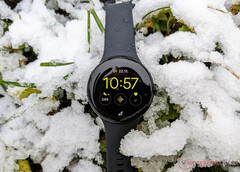 Zegarek Pixel Watch pozostanie na kompilacjach Wear OS 3 przez kolejne dwa miesiące. (Źródło obrazu: Notebookcheck)