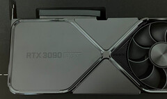 NVIDIA wyróżniłaby RTX 3090 SUPER całkowicie czarnym designem. (Źródło zdjęcia: @KittyYYuko)