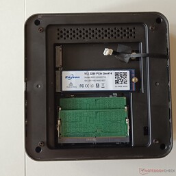 Jedno gniazdo SSD jest wolne