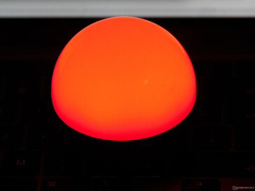Widoczny nierównomierny rozkład światła u podstawy wykonany Nikonem Z50. (Zdjęcie: Andreas Sebayang/Notebookcheck.com)