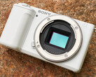 Sony ZV-E10 został wprowadzony na rynek w 2021 roku jako kompaktowy aparat APS-C z mocowaniem Sony E i wieloma możliwościami klasy premium. (Źródło zdjęcia: Sony)