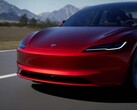 Przód odświeżonej Tesli Model 3 to jedna z najbardziej drastycznych zmian w estetyce pojazdu. (Źródło zdjęcia: Tesla)