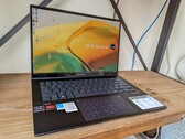 Recenzja laptopa Asus Zenbook 14 UM3402Y: Nowa nazwa Ryzen 7 7730U, stara wydajność Zen 3