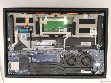 wnętrze obudowy modelu Dell XPS 13 9370