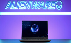 Alienware m16 R2 łączy w sobie procesory Intel Meteor Lake i procesory graficzne NVIDIA GeForce RTX z serii 40. (Źródło obrazu: Dell)