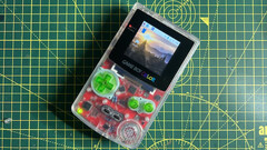 W pełni zmontowany zestaw ReBoy z dostępną osobno obudową Raspberry Pi Zero i GameBoy Color (zdjęcie: Kickstarter).