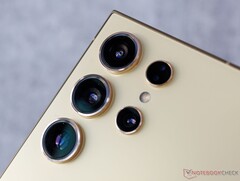 Samsung wprowadził niewielkie zmiany w sprzęcie aparatu w Galaxy S24 Ultra.