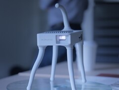 Projektor Mimono ma cztery nogi i ogon pokryty silikonem. (Źródło zdjęcia: Mimono)