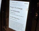 Nowy ekran terminala płatniczego Tesli V4 Supercharger (zdjęcie: Inert82/Reddit)