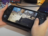 GPD Win 5 i jego niewygodnie umieszczony przycisk zasilania. (Źródło obrazu: GPD)