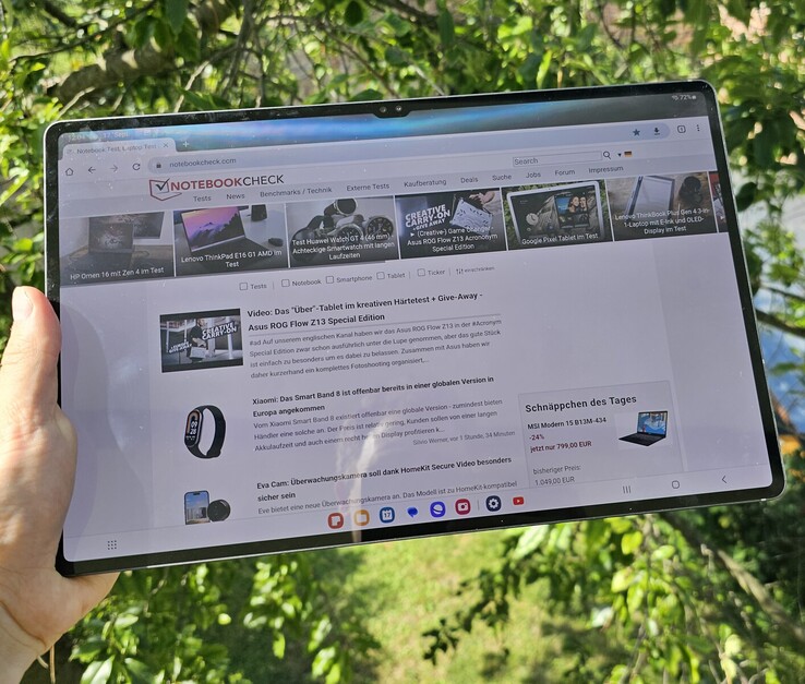 Duży wyświetlacz tabletu Samsung Galaxy Tab S9 Ultra jest wyraźny i jasny, nawet w bezpośrednim świetle słonecznym.