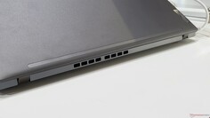 ThinkPad X series 2023: Wylot wentylatora z tyłu