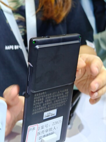 Tył OnePlus 12 (zdjęcie za pośrednictwem Abhishek Yadav na X)