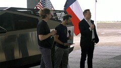 Elon Musk pojechał Cybertruckiem na ogłoszenie rafinerii litu Tesli (zdjęcie: Tesla)
