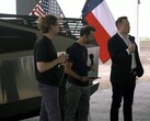 Elon Musk pojechał Cybertruckiem na ogłoszenie rafinerii litu Tesli (zdjęcie: Tesla)