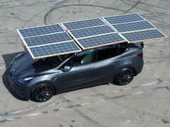 Tesla: Hobbysta pokazuje dach solarny na swoim samochodzie elektrycznym (Zdjęcie: somid3, Reddit)