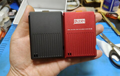 GKD Pixel w dwóch z sześciu opcji kolorystycznych. (Źródło zdjęcia: Retro CN)