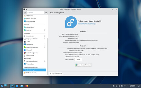 Pulpit KDE Plasma w Fedorze 39 Asahi Remix (Zdjęcie: Asahi Blog).