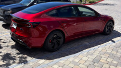 Tesla Model 3 Ludicrous w Malibu (zdjęcie: BooDev/X)