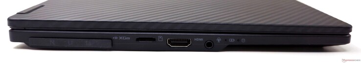 Po lewej: interfejs ROG XG Mobile, czytnik kart microSD, wyjście HDMI 2.1, gniazdo audio combo 3,5 mm