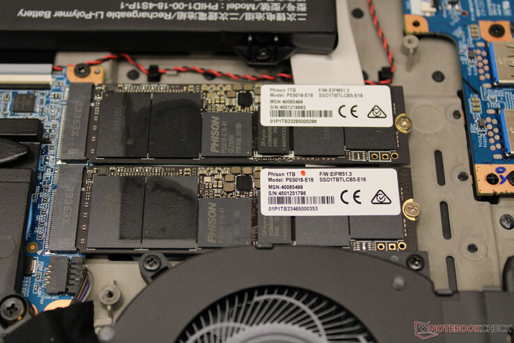 Komputer jest wyposażony w dwa dyski SSD PCIe 4.