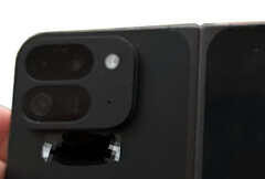 Domniemany Pixel Fold 2 z czterema kamerami skierowanymi do tyłu. (Źródło zdjęcia: Android Authority - edytowane)
