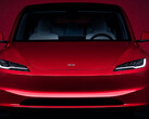 Model 3 Highland po faceliftingu w nowym kolorze Flame Red (zdjęcie: Tesla)