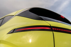 Zaktualizowane tylne światła podkreślają nowy, ostry wygląd modelu Kona EV 2024. (Źródło zdjęcia: Hyundai)
