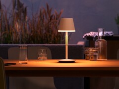 Przenośna lampa stołowa Philips Hue Go ma do 370 lumenów jasności. (Źródło obrazu: Signify )