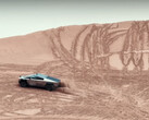 Tesla Cybertruck bez trudu radzi sobie z piaszczystymi górami w pustynnym wyścigu terenowym KOH (zdjęcie: DennisCW / Youtube)
