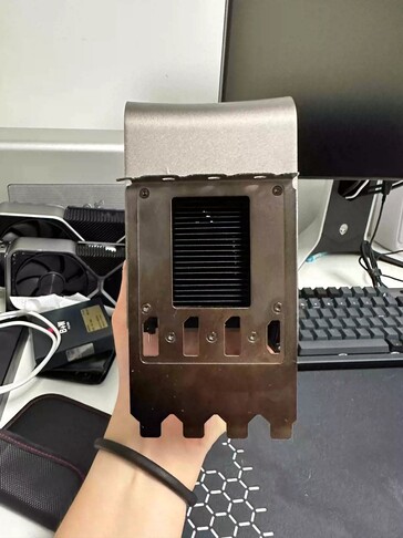 Konstrukcja coolera Nvidia Titan Ada (zdjęcie za pośrednictwem @ExperteVallah)