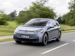 Volkswagen ID.3 uzyskał lepszą niż oczekiwano żywotność baterii w teście wytrzymałościowym przeprowadzonym przez ADAC. (Źródło zdjęcia: Volkswagen)