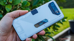 Smartfon ASUS &quot;Ultimate&quot; może tym razem otrzymać do 24 GB pamięci RAM, na zdjęciu ROG Phone 7 Ultimate. (Źródło zdjęcia: Notebookcheck)