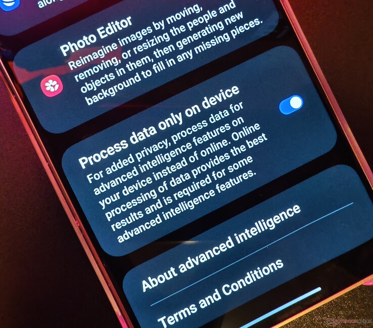 Samsung daje użytkownikom możliwość ograniczenia funkcji AI tylko do działania na urządzeniu. (Zdjęcie: Notebookcheck)