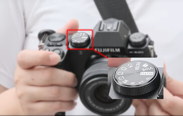 Pokrętło PSAM w aparacie Fujifilm X-S20 posiada dedykowany tryb Vlog, który pozwala na łatwe przełączanie między robieniem zdjęć i nagrywaniem filmów. (Źródło zdjęcia: Fujifilm - edytowane)