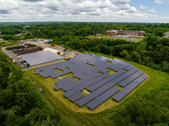 Park solarny na terenie nieużywanego składowiska odpadów w White Plains w stanie Nowy Jork (zdjęcie: DSD Renewables)