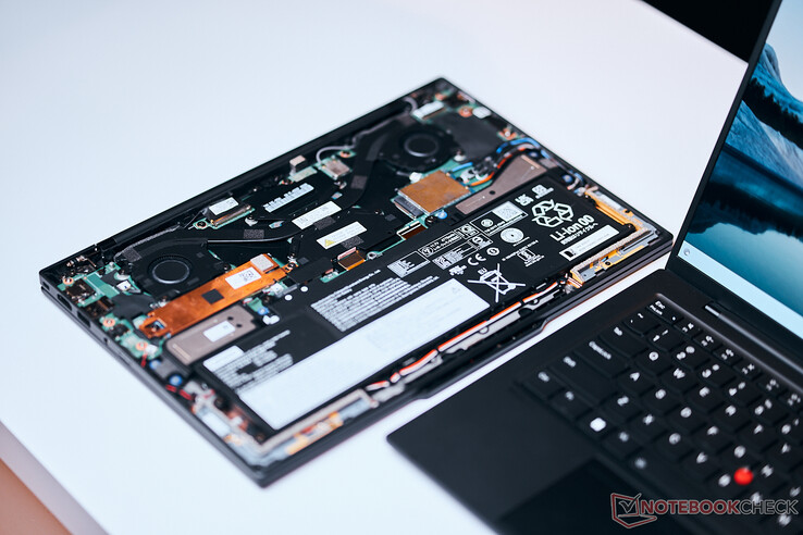 ThinkPad X1 2024: Nowy układ wewnętrzny z dwoma większymi wentylatorami