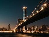 Jasne światła Manhattanu w Nowym Jorku (źródło zdjęcia: Alejandro Luengo/Unsplash)