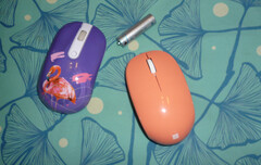 Mysz Bluetooth, po prawej, obok wycofanej już myszy za 6 USD znacznie mniej znanej marki, po lewej (źródło zdjęcia: własne)