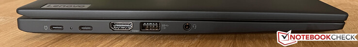 Po lewej: 2x USB-C 4.0 (40 GBit/s, Power Delivery 3.0, DisplayPort Alt Mode 1.4), HDMI 2.1, USB-A 3.2 Gen.1 (5 GBit/s, zasilane), audio 3,5 mm